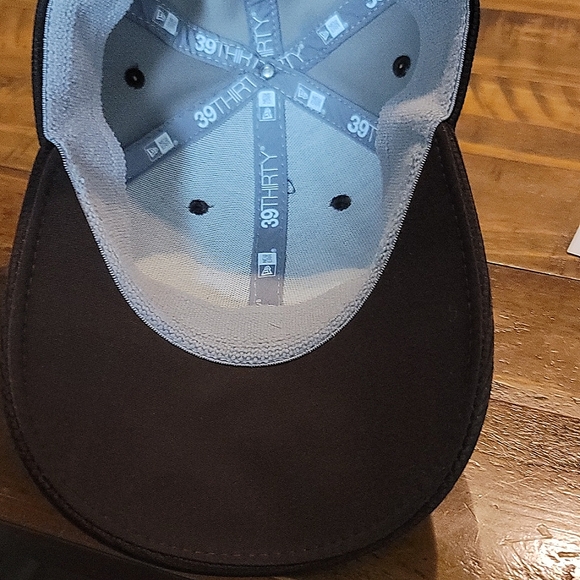 New Era Men's Cleveland Browns 39Thirty Neo Brown Stretch Fit Hat - Picture 3 of 4